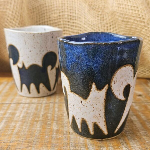 Conjunto de canecas de gato em cerâmica Família Sapequinha azul e branco