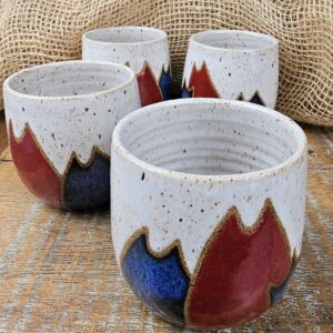 Copo de cerâmica bojudo Gangue branco, azul e vinho - conjunto com 4 unidades