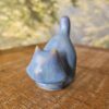 Pequena escultura de gato em cerâmica GATINHO DARTH Azul