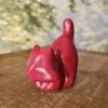 Pequena escultura de gato em cerâmica GATINHO DARTH Vermelho rosado