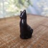 Pequena escultura de gato em cerâmica Preto