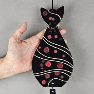 Escultura de gato para parede Haroldo vermelho e cinza metálico