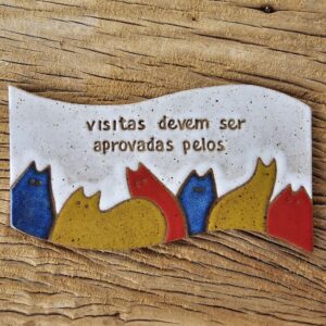 Placa de cerâmica com gato BANDEIRINHA / Gangue / Multicolorido