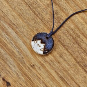 COLAR <br /> Micki<br /> Azul escuro e branco