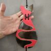 ESCULTURA DE PAREDE <br /> Haroldo <br /> Vermelho e cinza metálico