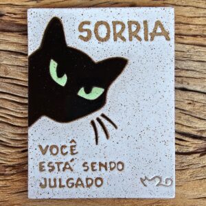 Placa de gato em cerâmica HAROLDO Julgado, feita e pintada à mão